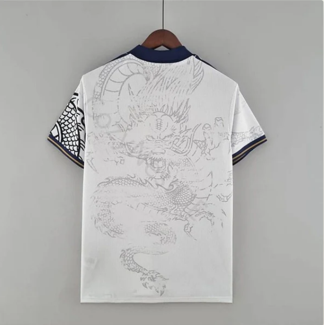Limitierte Auflage des Real Madrid White Dragon-Trikots (Fan-Version)