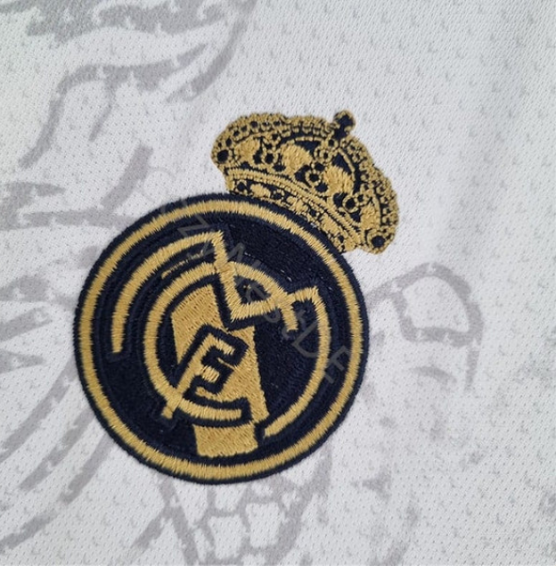 Limitierte Auflage des Real Madrid White Dragon-Trikots (Fan-Version)