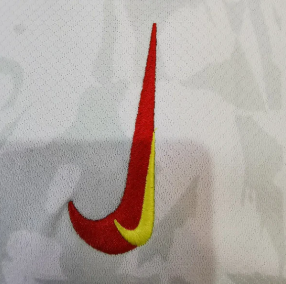 Liverpool 24-25 Auswärtsstadiontrikot - Fanversion