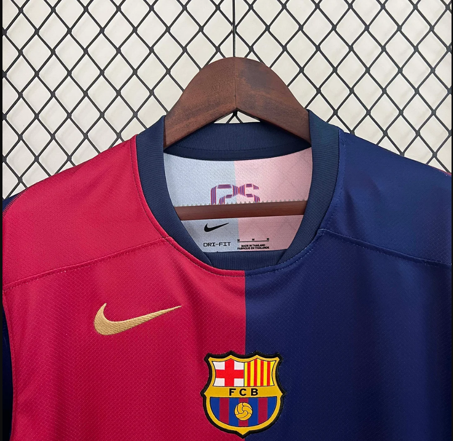طقم نادي برشلونة الجديد لموسم 24-25 - نسخة المشجعين