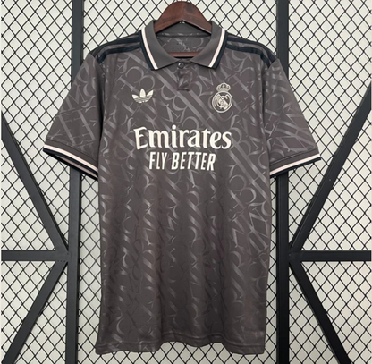 القميص الثالث الجديد لريال مدريد باللون الأسود 2024/25 - نسخة المشجعين