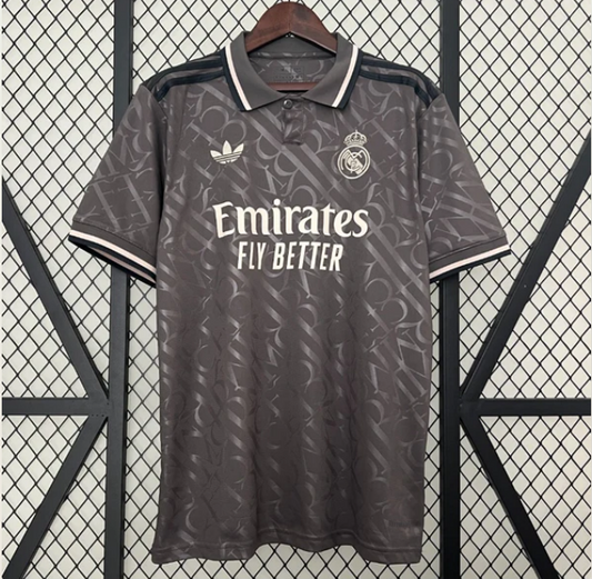 Neues drittes Trikot von Real Madrid in Schwarz, Fan-Version 2024/25