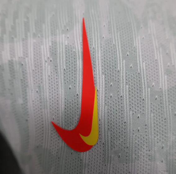 Liverpool 24-25 Auswärtsstadiontrikot - Spielerversion